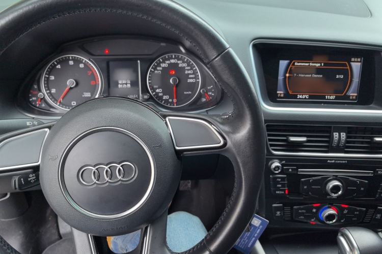 Used Audi Q5 2017 40 TFSI Ambition Edition Center Console