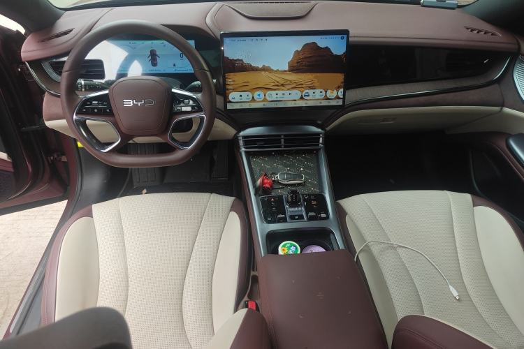 Used BYD Seal 2023 DM-i 1.5L 121km Prestige Model Center Console