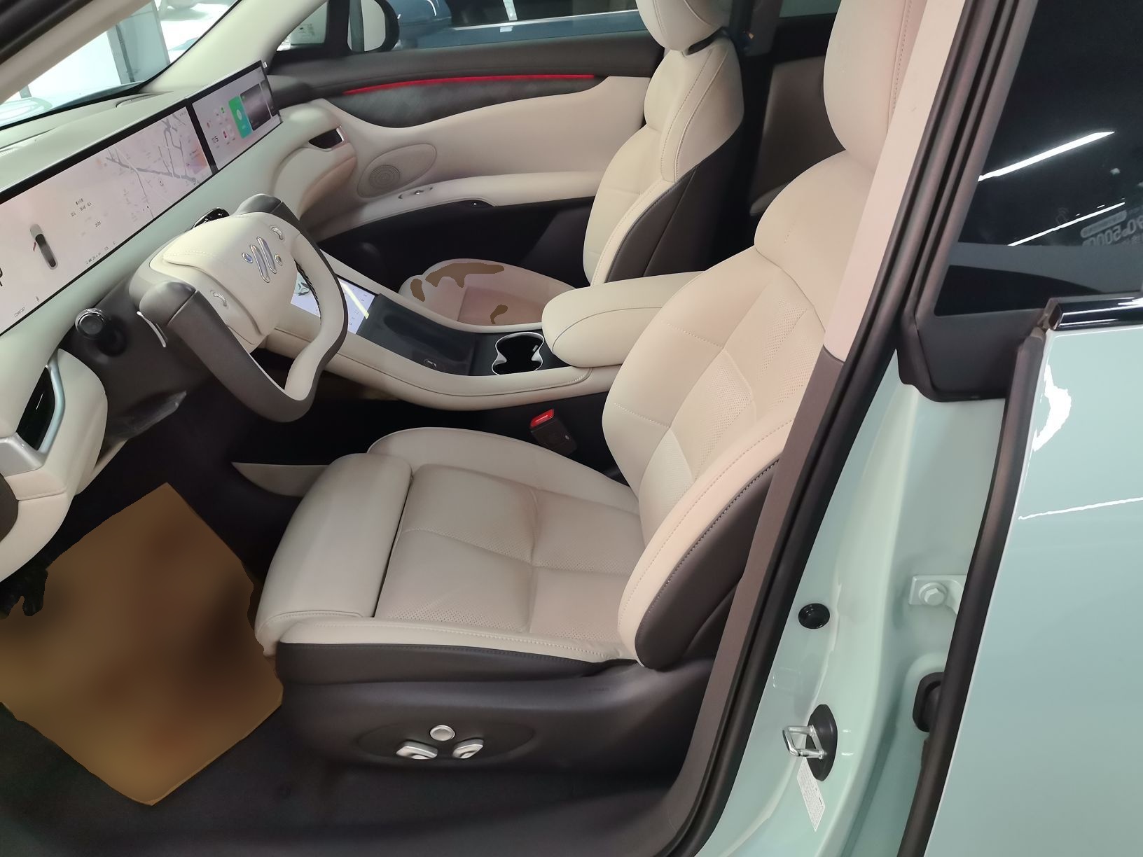 المقاعد الأمامية داخل السيارة