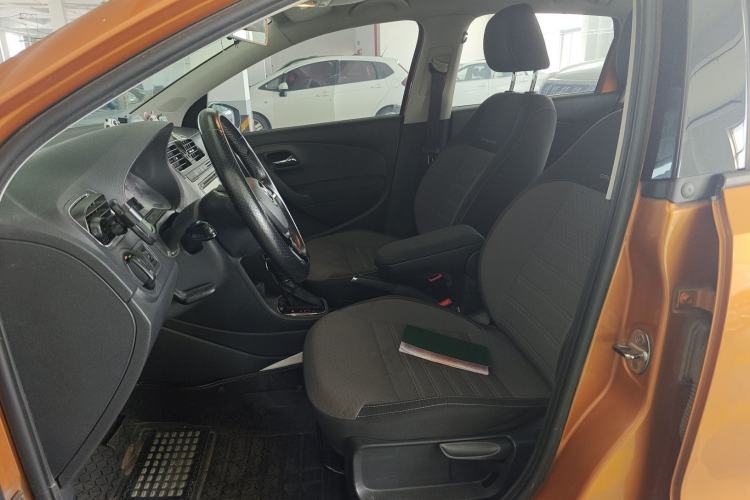 Used Volkswagen Polo 2014 1.6L Cross Polo Automatic Left Front Seat