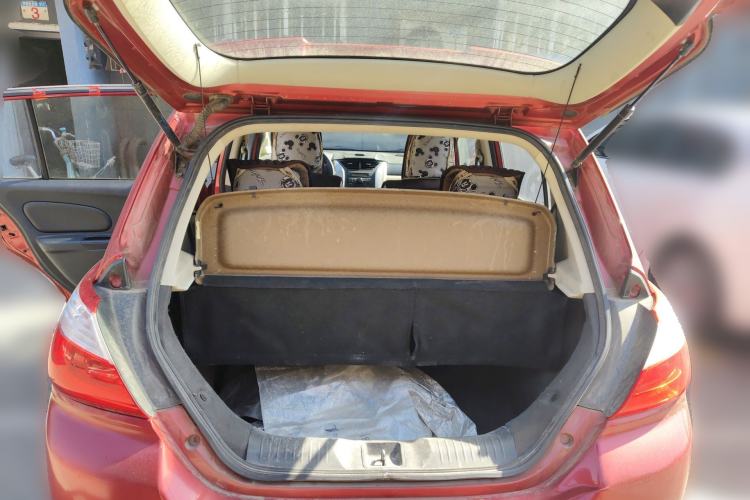 Used Venucia R50 2013 1.6L Manual Fashion Edition Trunk