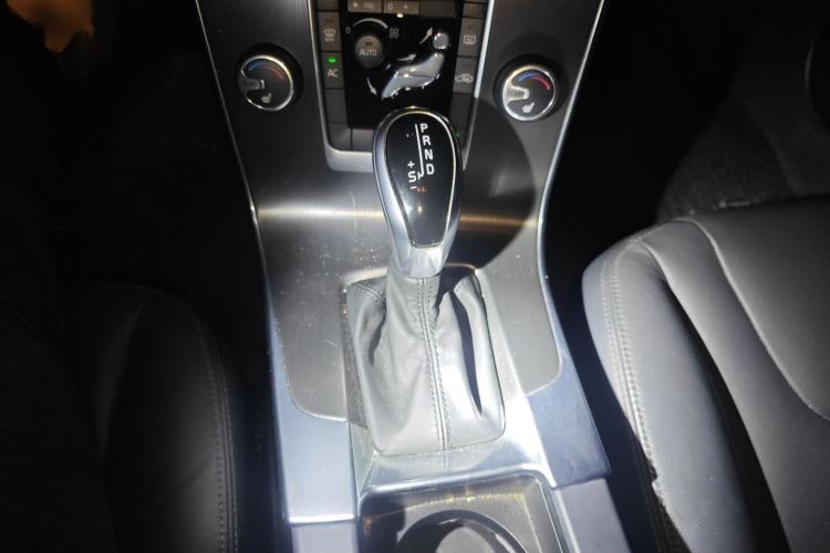 Used Volvo V60 2014 T5 Zhiyi Edition
