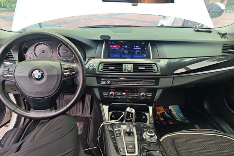 Used BMW 5 Series 2014 520Li Elegant Model Center Console