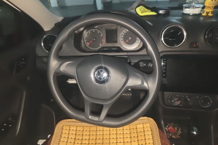 Used Volkswagen Jetta 2017 1.5L Automatic Fashion Model Steering Wheel