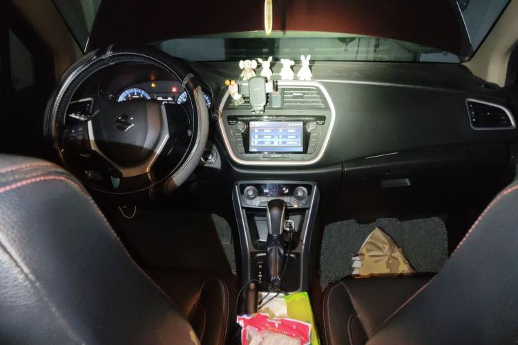 Used Suzuki S-Cross 2014 1.6L CVT Two-Wheel Drive Elite Version Center Console