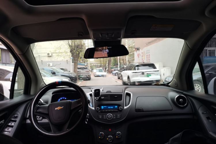 Used Chevrolet Trax 2016 1.4T Automatic Two-Wheel Drive Comfort Version with Sunroof Center Console