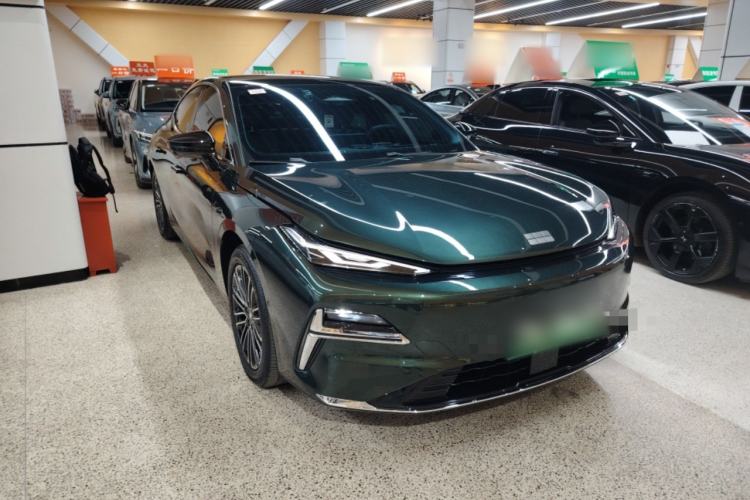 Used Geely Galaxy 8 2025 130km EM-i Prestige Edition Front Right 45 Deg