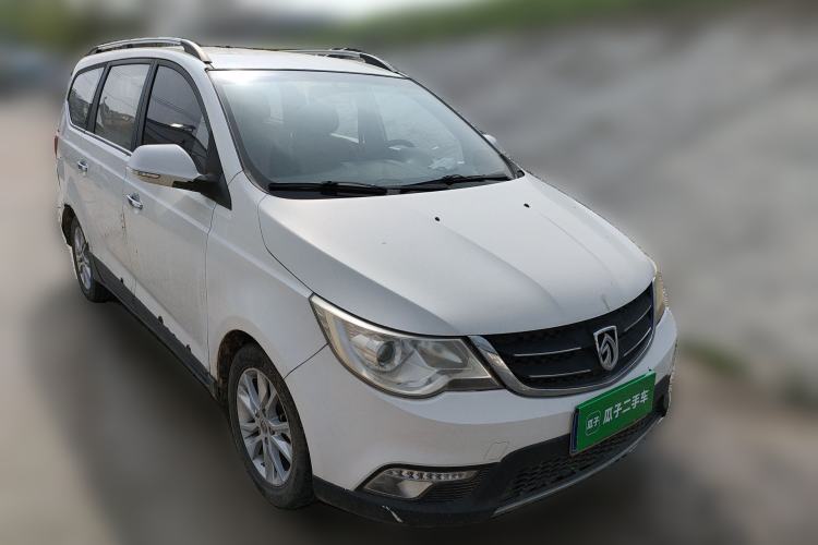 Used Baojun 730 2014 1.8L manual Comfort trim 7-seater Front Right 45 Deg