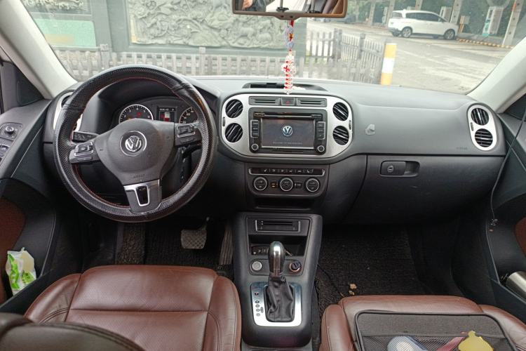 Used Volkswagen Tiguan 2015 2.0 TSI Automatic All-Wheel Drive Luxury Edition Center Console