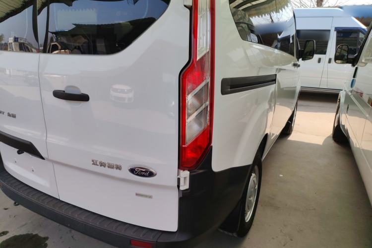 Used Ford Transit 2019 2.0T Gasoline Multi-Purpose Commercial Vehicle Short Wheelbase Low Roof 6-Seater China VI Standard