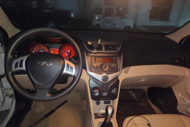 Used Chery Fengyun 2 2013 Hatchback 1.5L Manual Ruiyi Edition Center Console