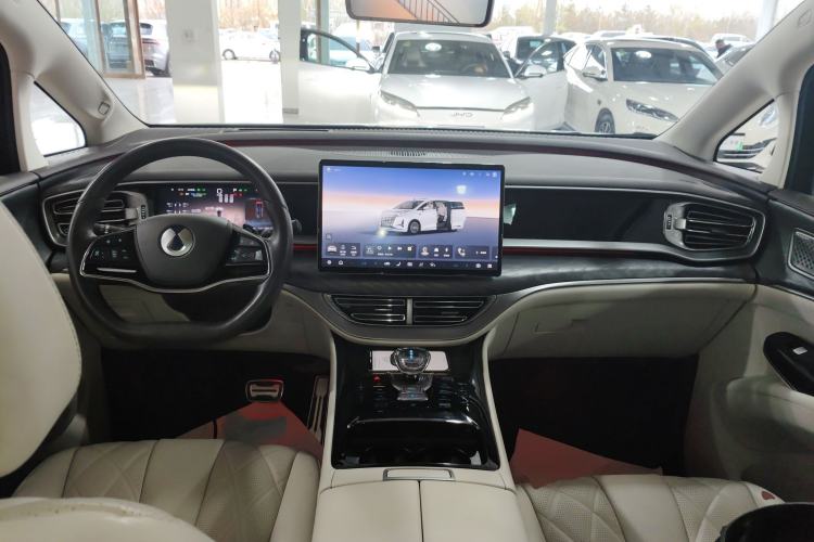 Used Denza D9 2025 DM-i Intelligent Drive 1020 Four-Wheel Drive Prestige Model Center Console