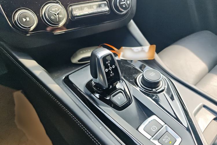 Used Lynk & Co 03 2022 2.0TD DCT JingPro Gear Lever