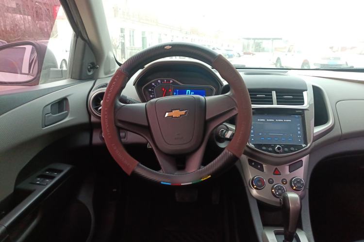 Used Chevrolet Aveo Sonic 2014 Sedan 1.4SL AT Stylish Sunroof Edition