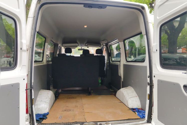 Used SAIC MAXUS Xintu V80 2023 2.0T AMT Classic Aoyuntong Short Wheelbase Mid-Roof 5/6-Seater
