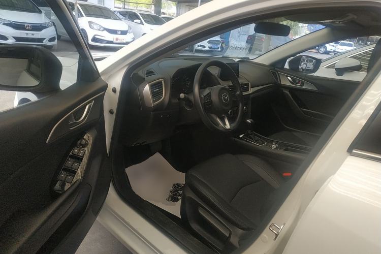 Used Mazda 3 Axela 2017 Hatchback 1.5L Automatic Luxury Model Emission Standard China V Driver Seat