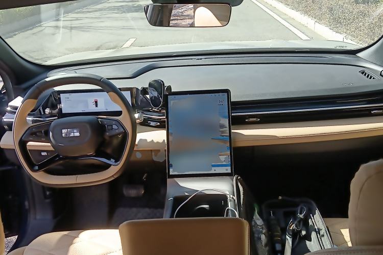 Used Geely Galaxy L6 2023 125km MAX
