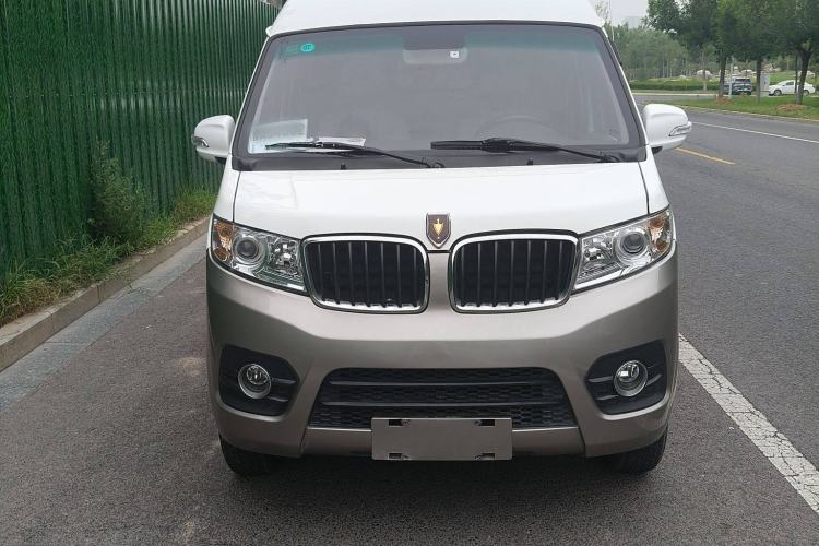 Used Jinbei New Hiace X30L 2023 1.5L Wealth Edition Van 2/5-Seater Air-Conditioned Model SWC15M