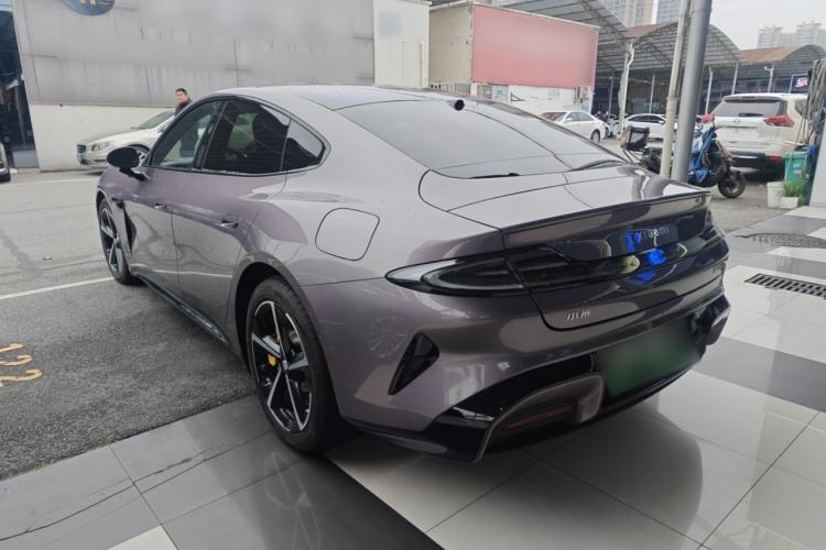 Used Xiaomi Auto SU7 2024 Four-Wheel Drive Ultra-Long Range Advanced Intelligent Driving Max Edition
