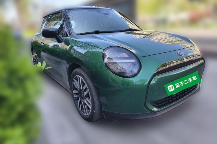 Used MINI Electric COOPER 2024 456km COOPER E Classic Edition Front Right 45 Deg