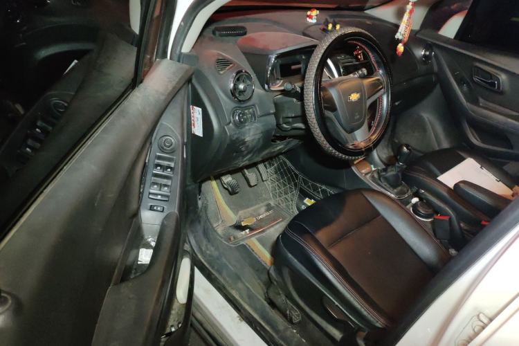 Used Chevrolet Trax 2016 1.4T Manual Two-Wheel Drive Comfort Version with Sunroof Driver Seat