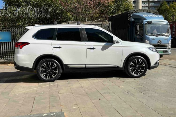 Used Mitsubishi Outlander 2020 2.4L 4x4 Zhi Xiang Edition 5 Seats Exterior 5