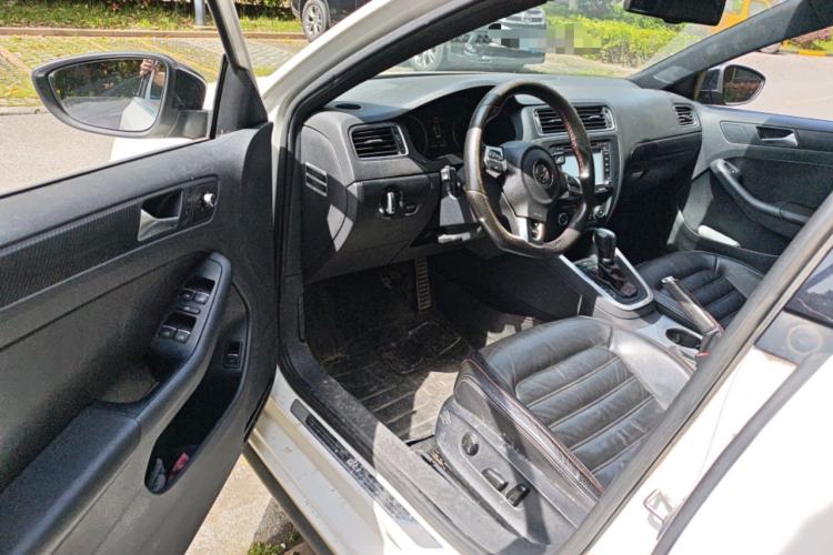 Used Volkswagen Sagitar 2013 2.0 TSI GLI Driver Seat