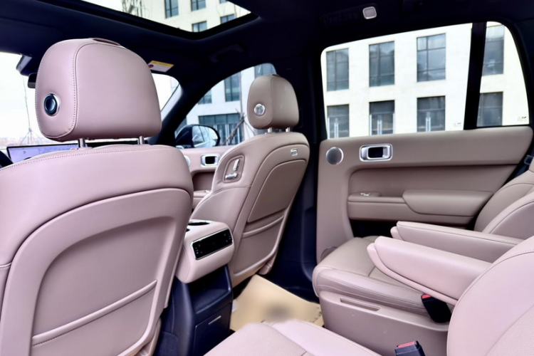 Used Li Auto L8 2025 Pro Smart Refresh Edition Interior 1