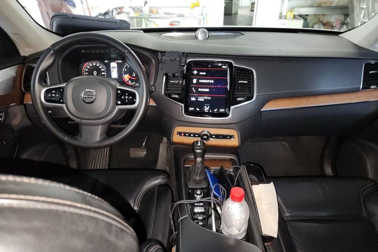 Used Volvo XC90 2018 T6 Prestige 7-Seater Interior 2