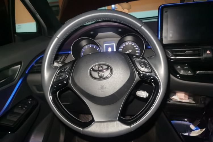 Used Toyota C-HR 2018 2.0L Luxury Sunroof Version China VI Standard
