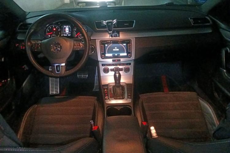 Used Volkswagen FAW-Volkswagen CC 2015 1.8TSI Luxury Model Center Console