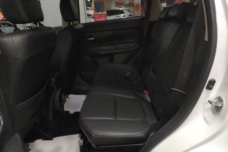 Used Mitsubishi Outlander 2017 2.0L Two-Wheel Drive Glory Edition 5 Seats