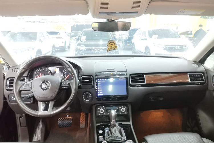 Used Volkswagen Touareg 2017 3.0 TSI Touareg Model Center Console