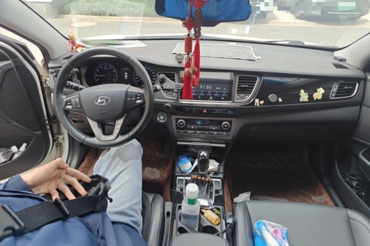 Used Hyundai Mistra 2014 1.8L Automatic Deluxe DLX Model Center Console