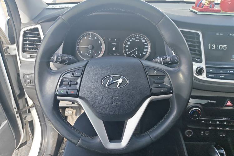 Used Hyundai Tucson 2015 1.6T Dual-Clutch Two-Wheel-Drive Smart Model Steering Wheel