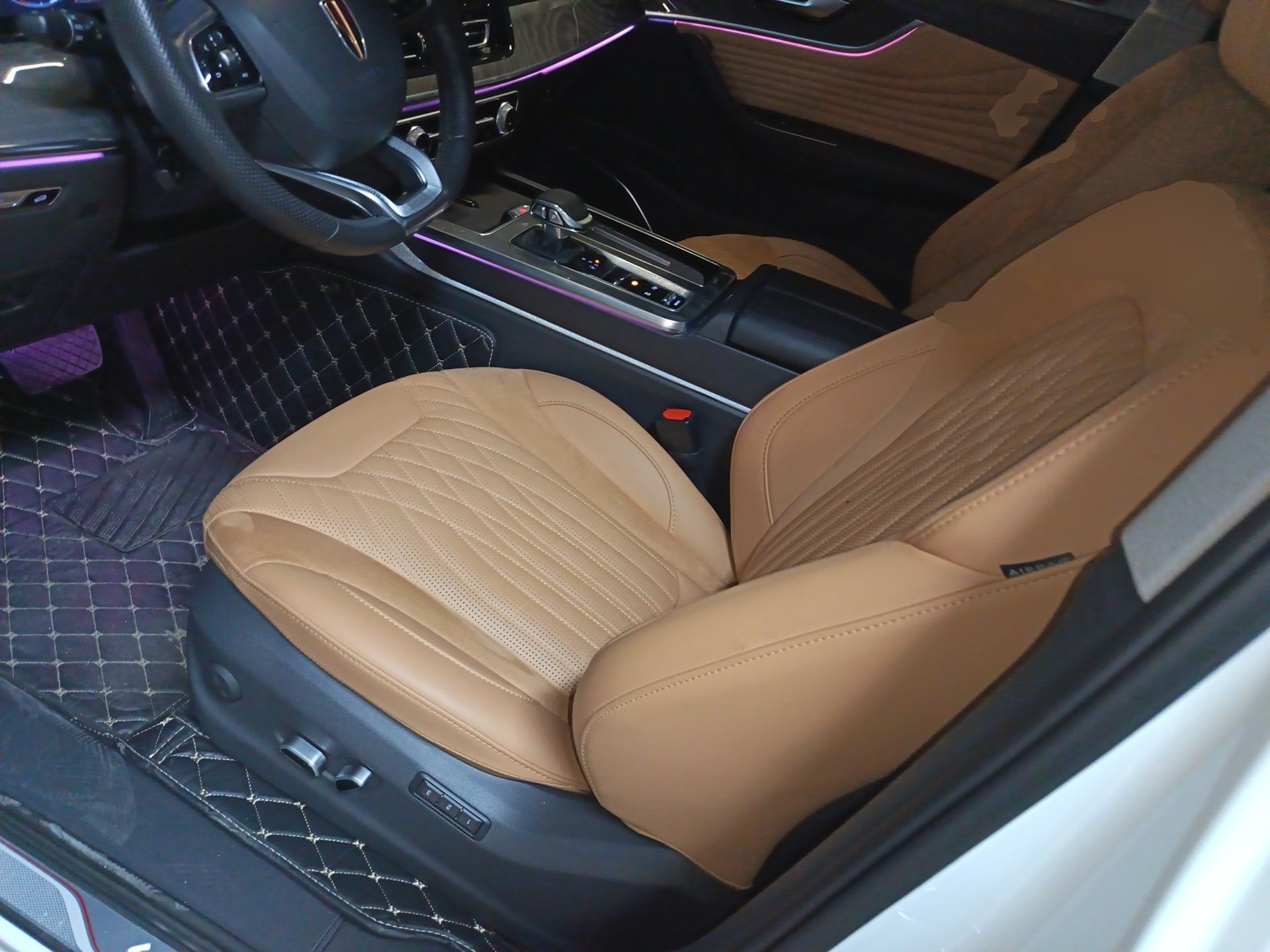 المقاعد الأمامية داخل السيارة