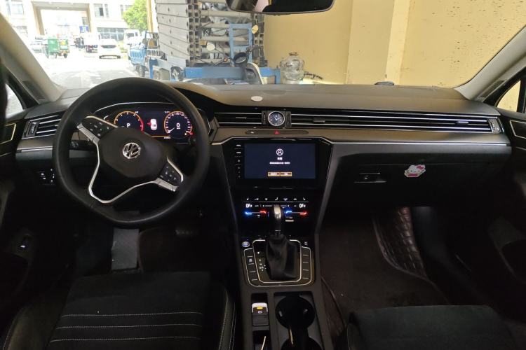 Used Volkswagen Magotan 2020 330TSI DSG Luxury Edition Center Console