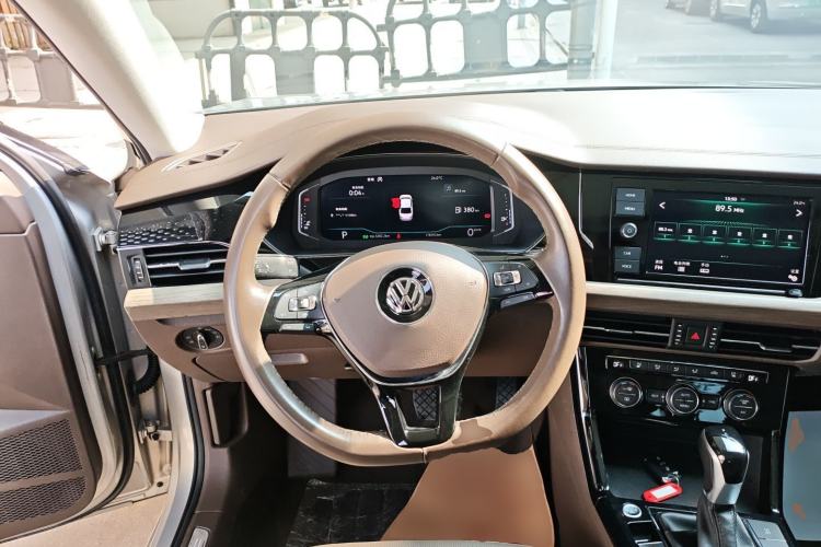 Used Volkswagen Passat 2019 380TSI Luxury Edition China VI Standard
