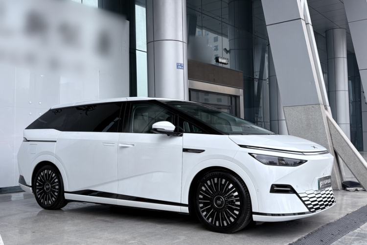 Used XPeng X9 2025 740 Ultra-Long Range Max
