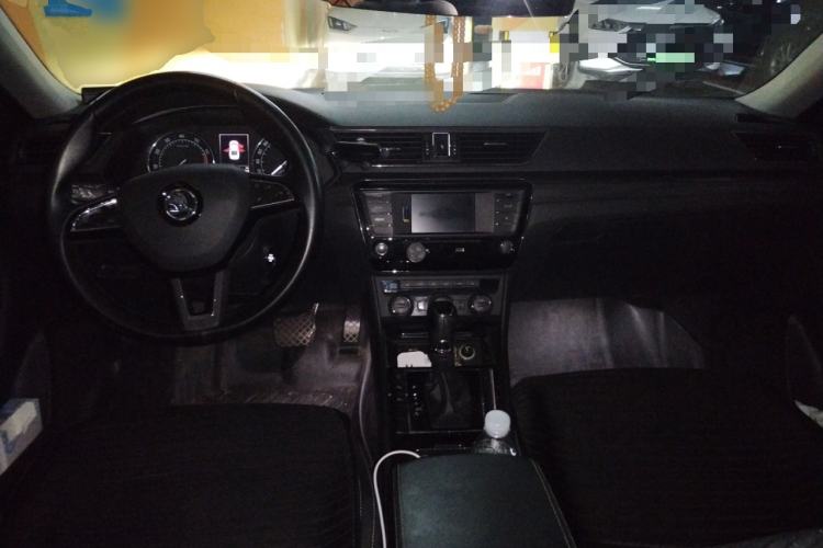 Used Skoda Superb 2016 TSI330 DSG Smart Drive Edition Center Console