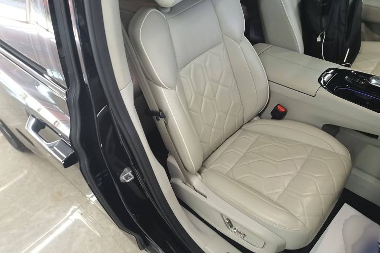 Used Volvo EM90 2025 Ultra Six-Seater
