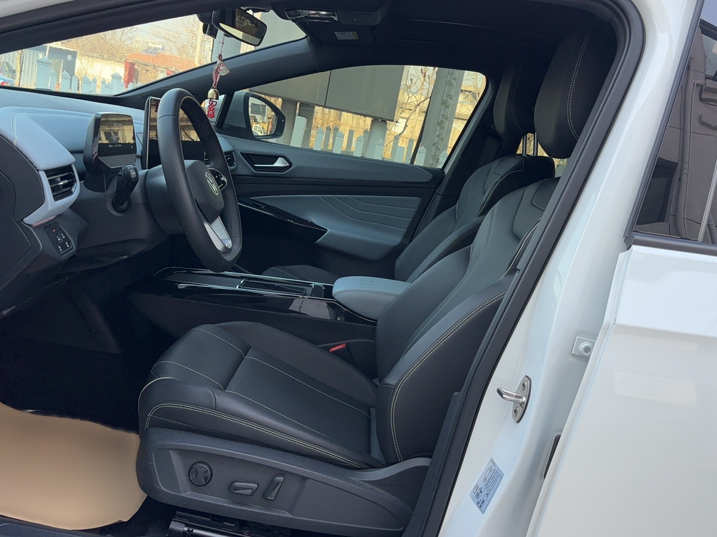 Переднее сиденье в автомобиле