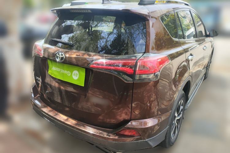 Used Toyota RAV4 2016 2.0L CVT Two-Wheel Drive Fashion Edition China V Standard
