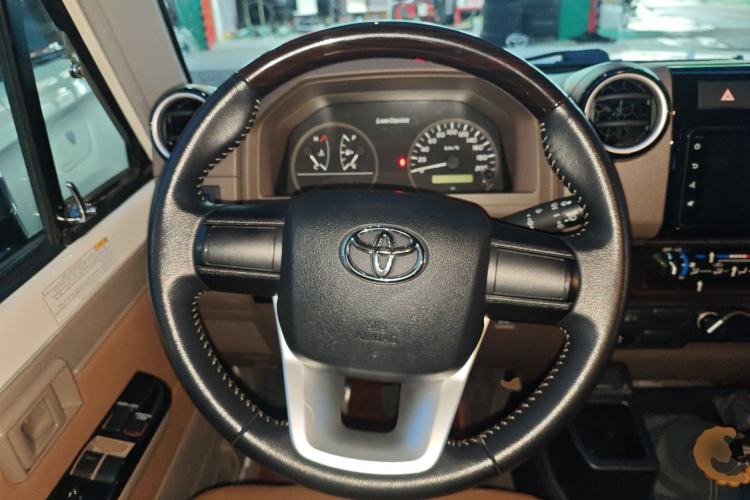 Used Toyota Land Cruiser 2022 4.0L Manual LC71 Gasoline 70th Anniversary Edition – Middle East Steering Wheel