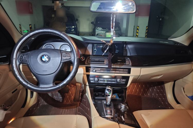 Used BMW 5 Series 2011 523Li Luxury Model Center Console