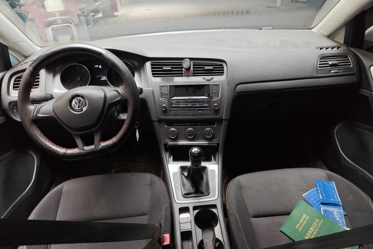 Used Volkswagen Golf 2015 1.6L Manual Fashion Edition
