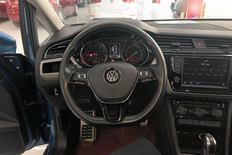 Used Volkswagen Touran 2018 Volkswagen Touran L 280TSI DSG Boundary Edition 7 Seats China VI Standard Steering Wheel