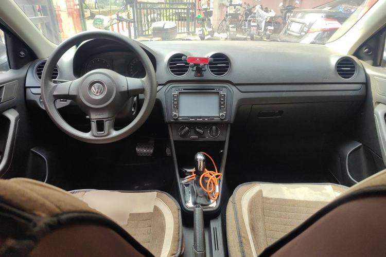 Used Volkswagen Jetta 2013 1.6L Automatic Fashion Model Center Console