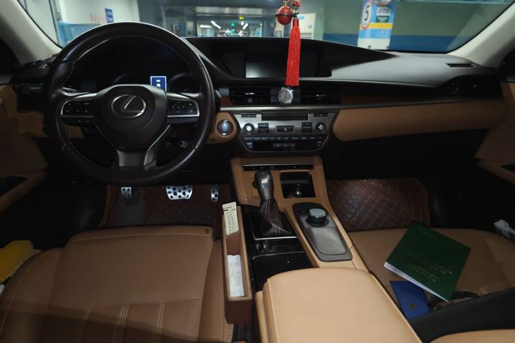 Used Lexus ES 2015 250 Elegant Edition Center Console