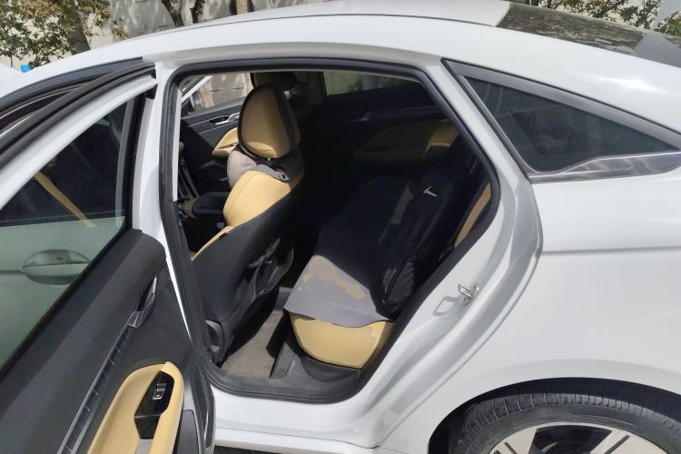 Used Geely Auto Emgrand L HiP 2024 Champion Edition 1.5TD-DHT Pro 100KM Excellence Model
